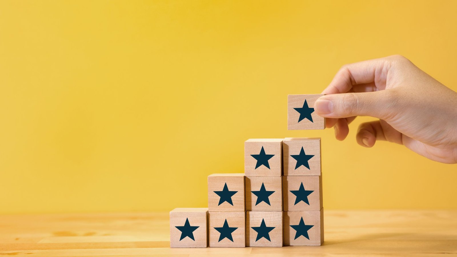 Descubra como as avaliações de clientes influenciam decisões de compra e como usá-las a seu favor para construir confiança na sua marca.